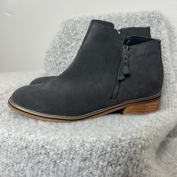 Blondo Shoes - Blondo Womens Liam Waterproof Ankle Boot Gray -EUC!